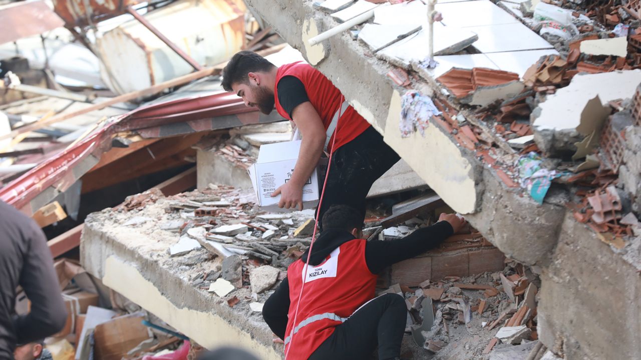 Kızılay’ın 2300 Personeli Depremden Doğrudan Etkilendi