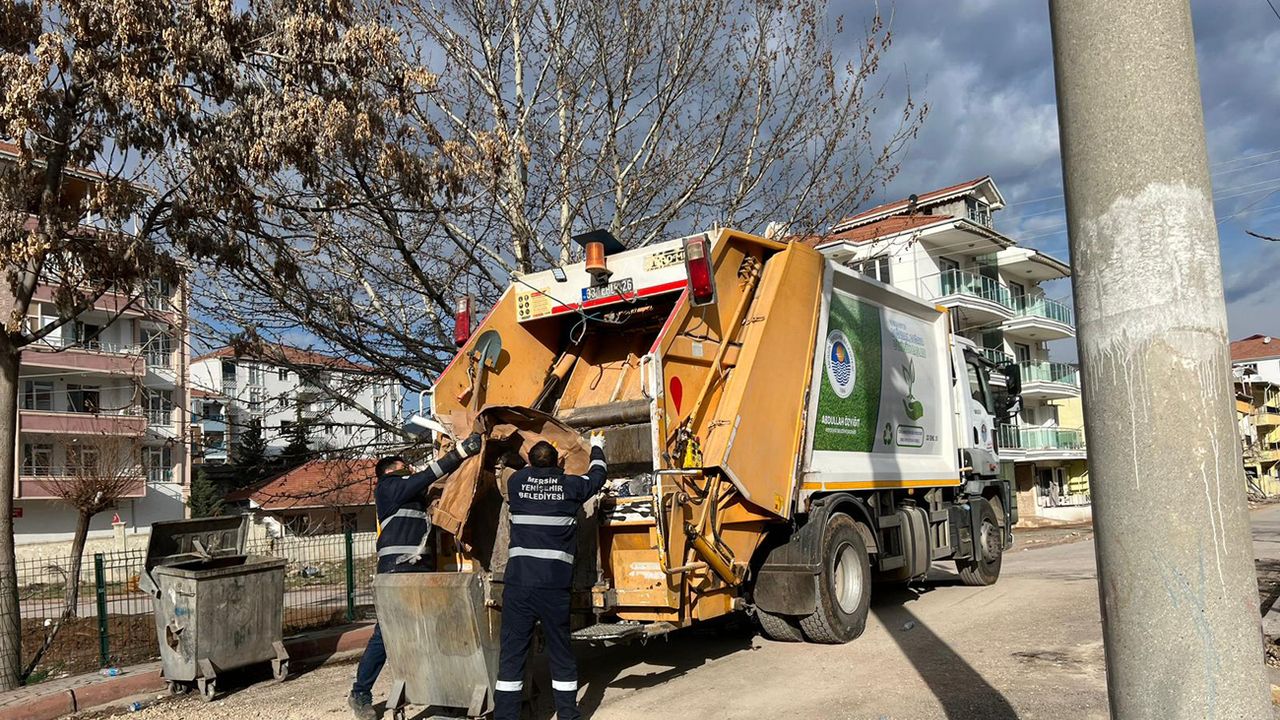 Yenişehir Belediyesi temizlik işleri ekipleri şimdi de Adıyaman’da