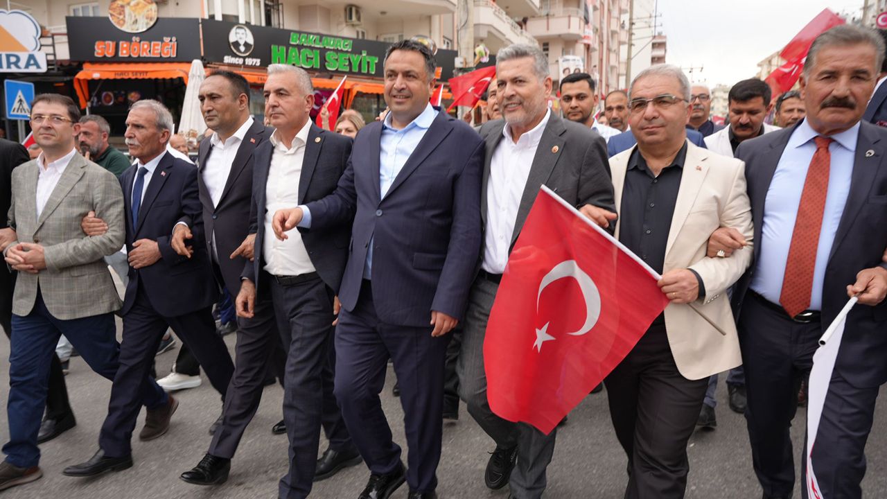 MHP Tarsus’ta Zafer Yürüyüşü Yaptı 