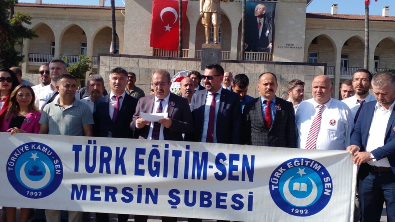 Türk Eğitim-Senli Memurlar Cumhuriyetin 100. Yaşını kutladılar